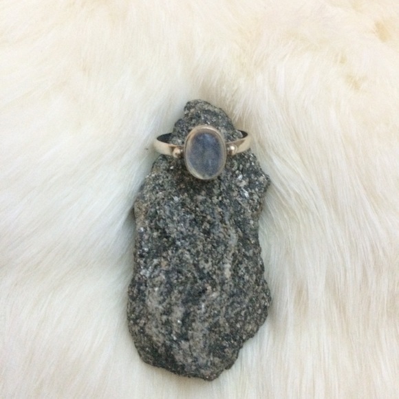 Vintage Jewelry - VTG • Silver Moonstone Ring